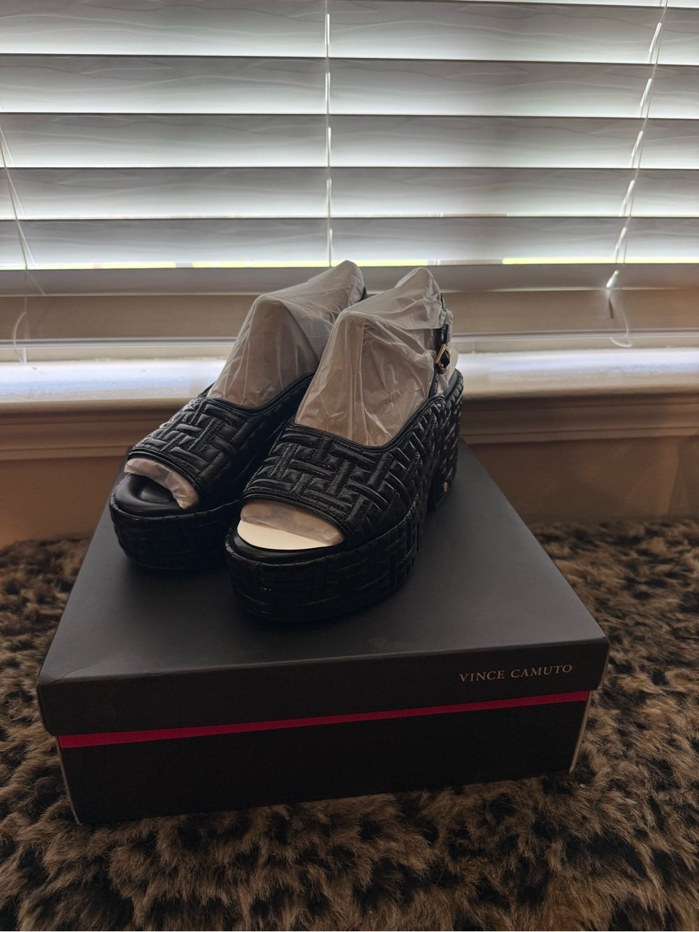 VINCE CAMUTO
Women's Elana Slingback Platform
Sandals - Picture 3 of 3